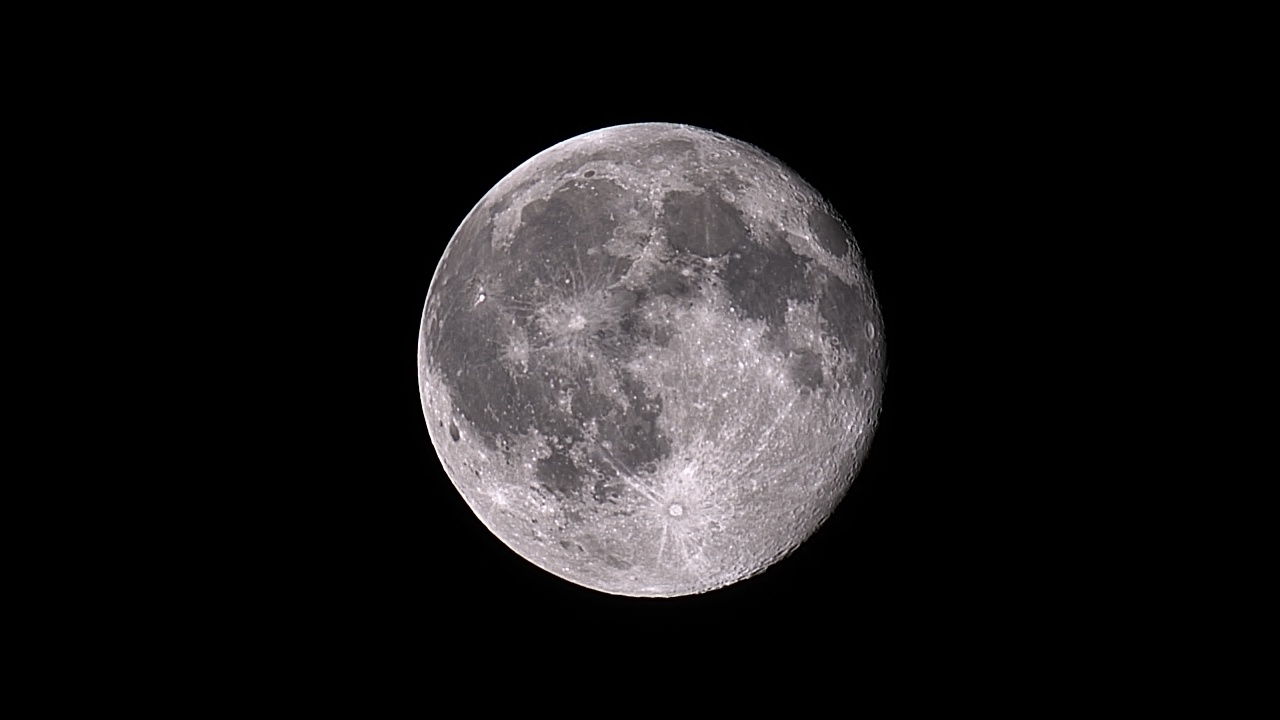 Moon one day after fullmoon