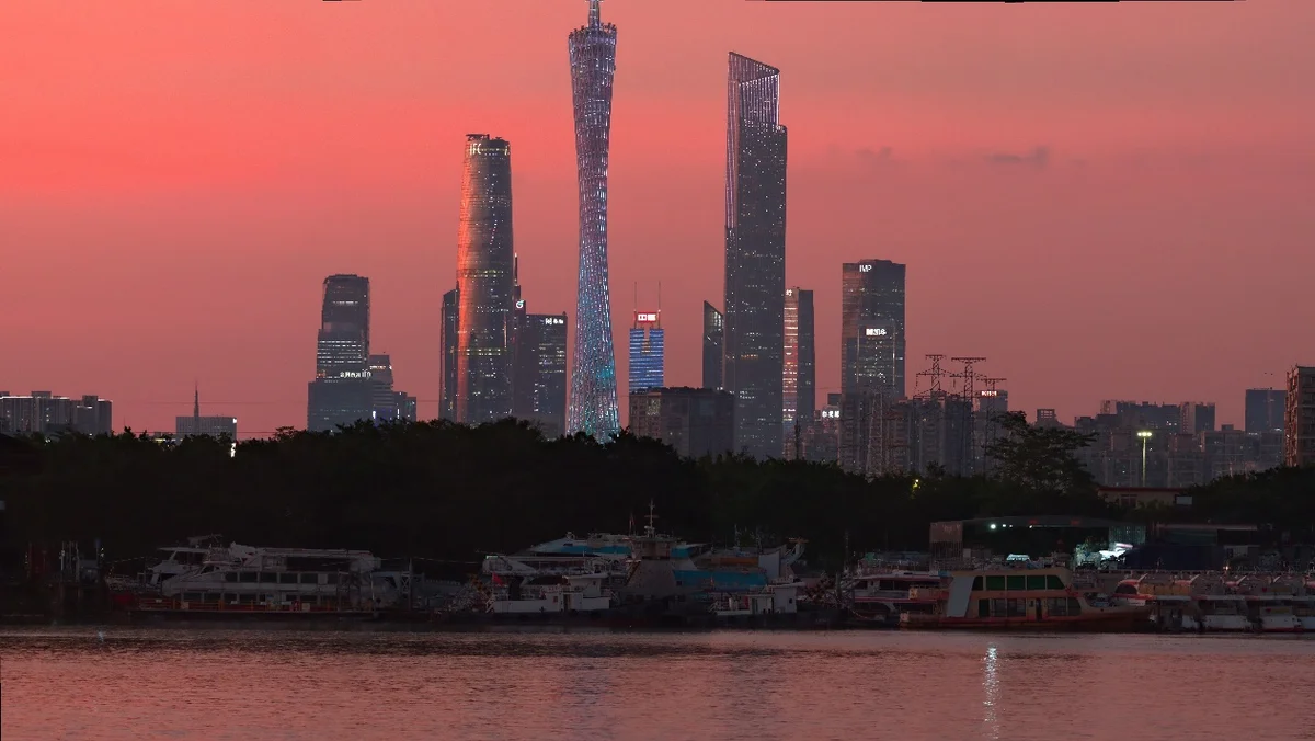 珠江暮晚，一城烟火向晚红