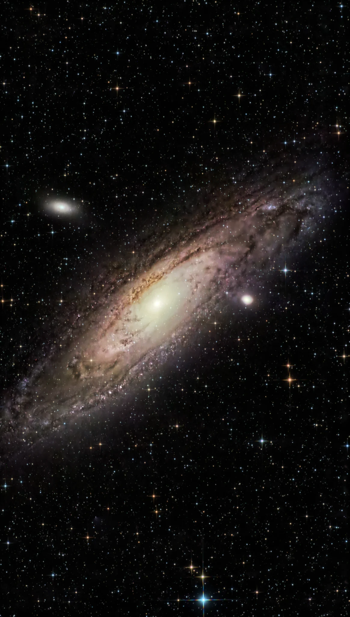 Andromeda Galaxy. 18h at 1 min Gain 60 with Astro filter. Edit Pixinsight. Mount with a Star