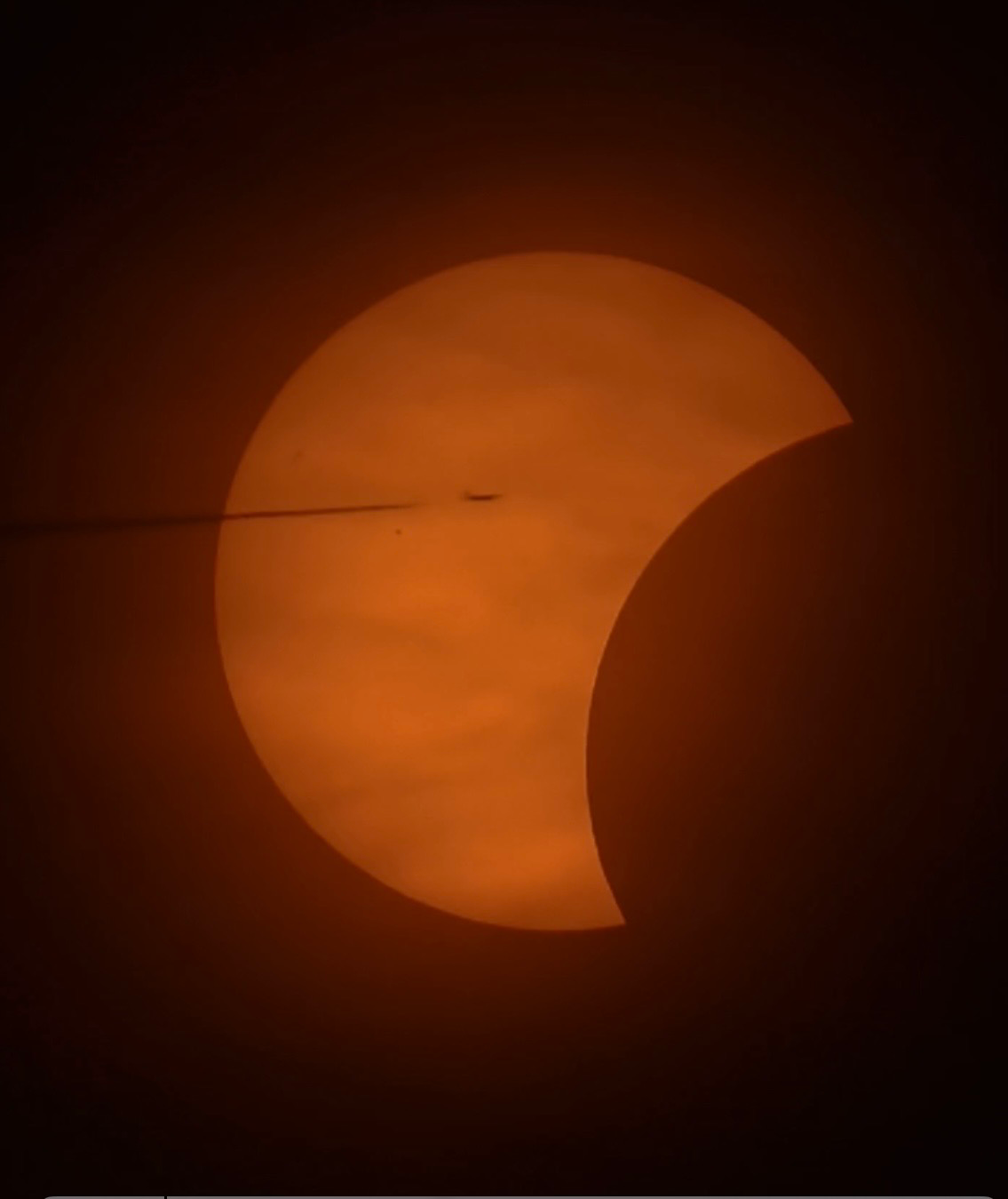 Flugzeug und Sonnenfinsternis
