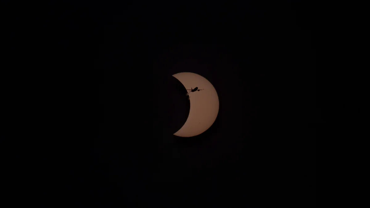 Sun eclipes 12/08/2026 with aircraft