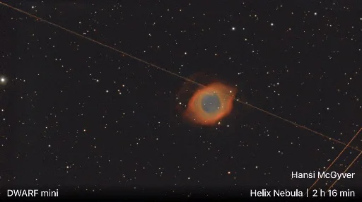 Helix mit Satelliten-/Flugzeugspuren