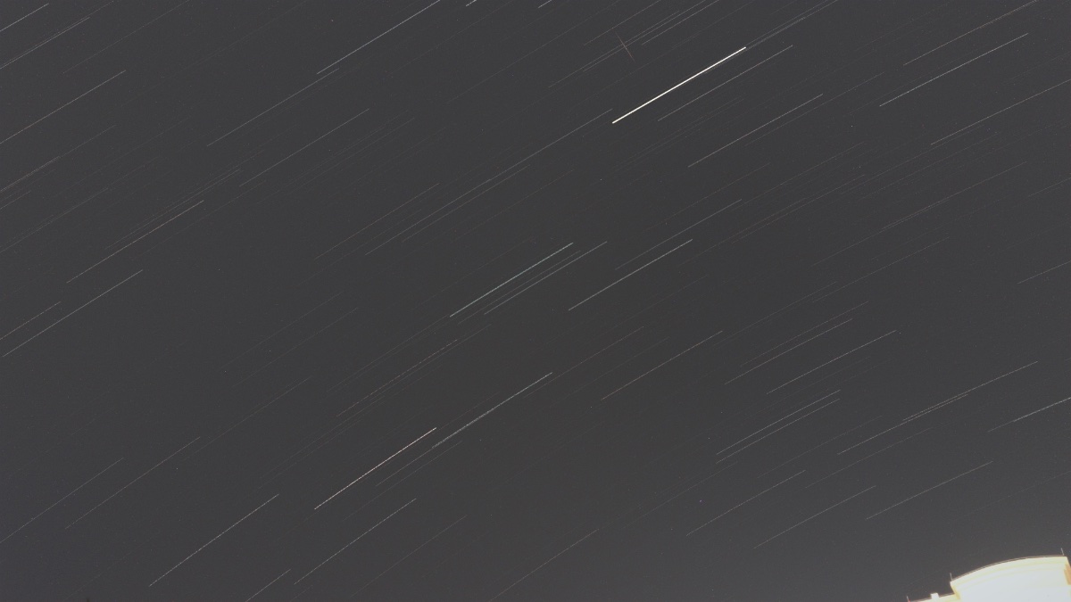 星轨、星云和太阳