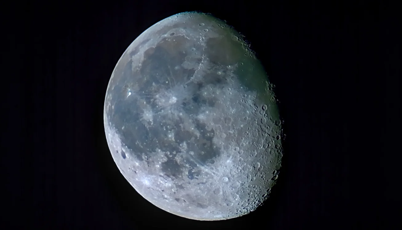 Luna, mineral moon