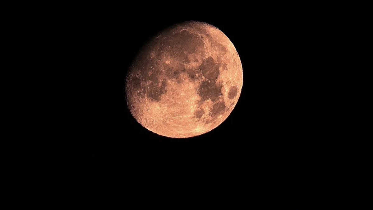 Thre moon
