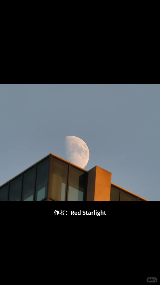有人试过在白天拍月亮吗~ 看看屋顶、山脉与月亮的浪漫邂逅